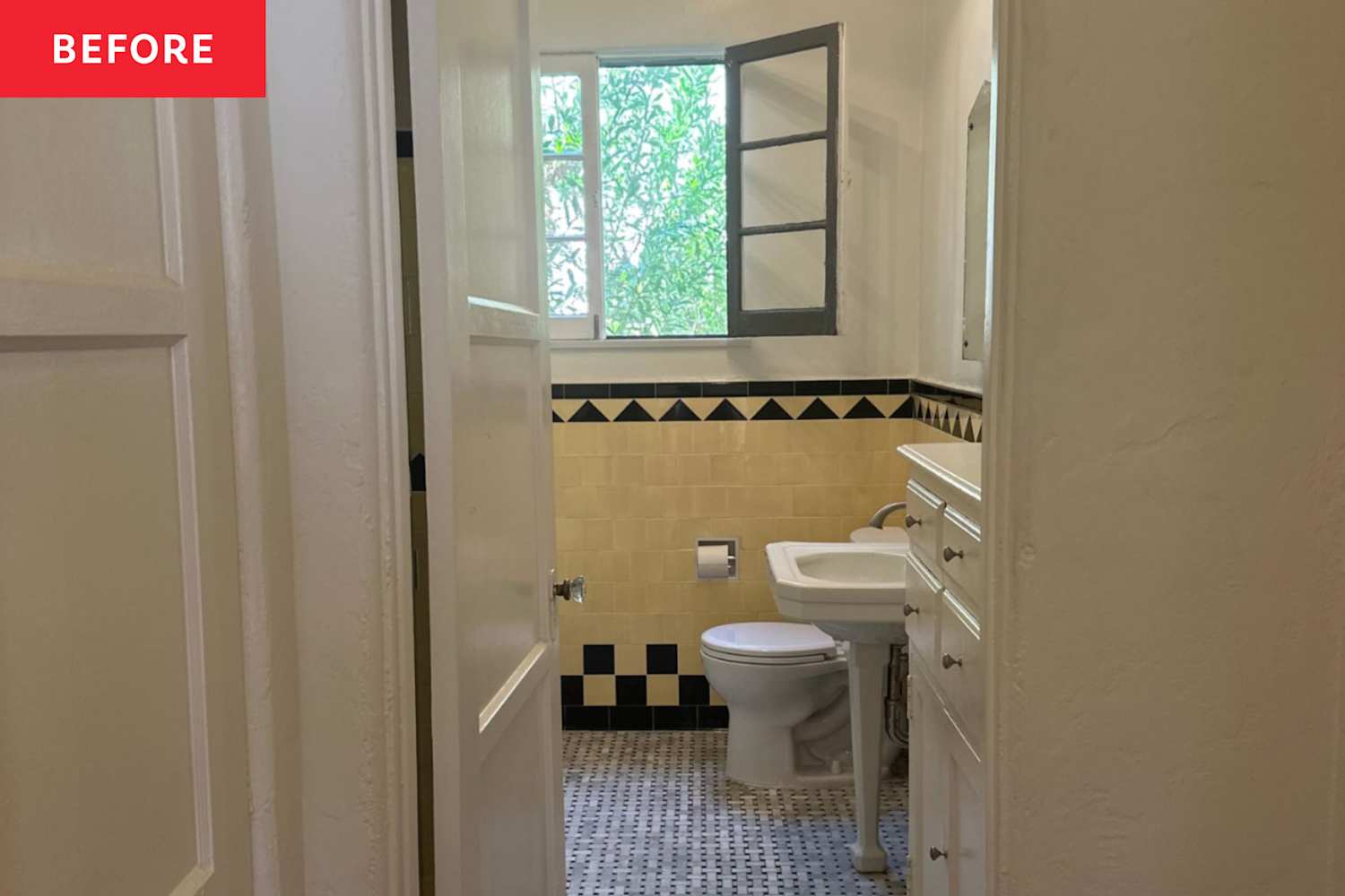 Before & After: 2 Paint Projects Transform This Apartment Bathroom (The Tile Stays!)