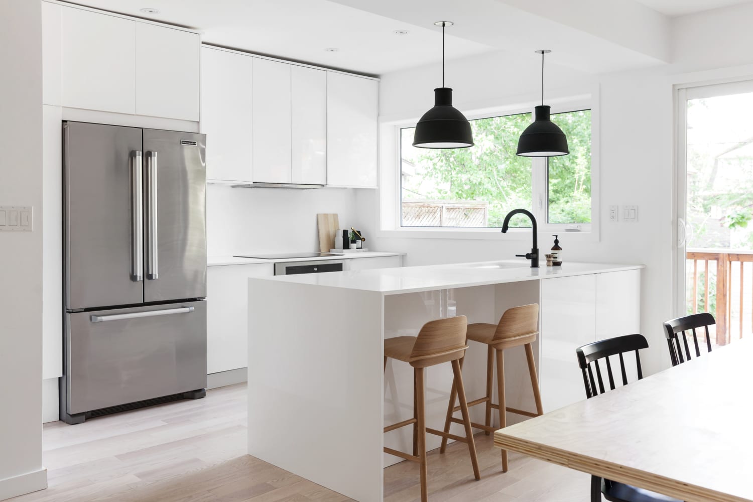 This Homeowner's Minimalist Kitchen Will Inspire You to Declutter