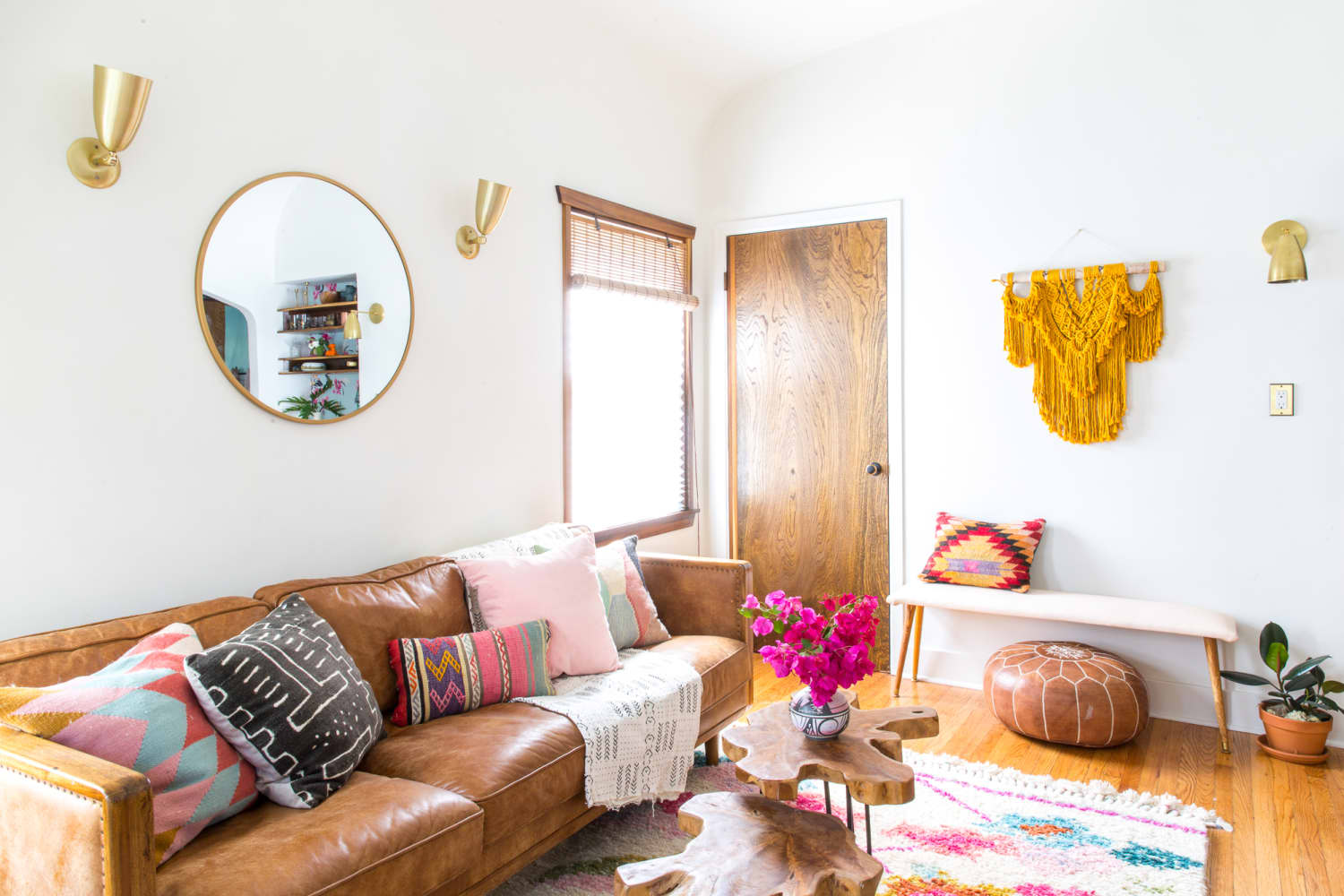 Throw Pillows & Blankets To Accent A Brown Couch 
