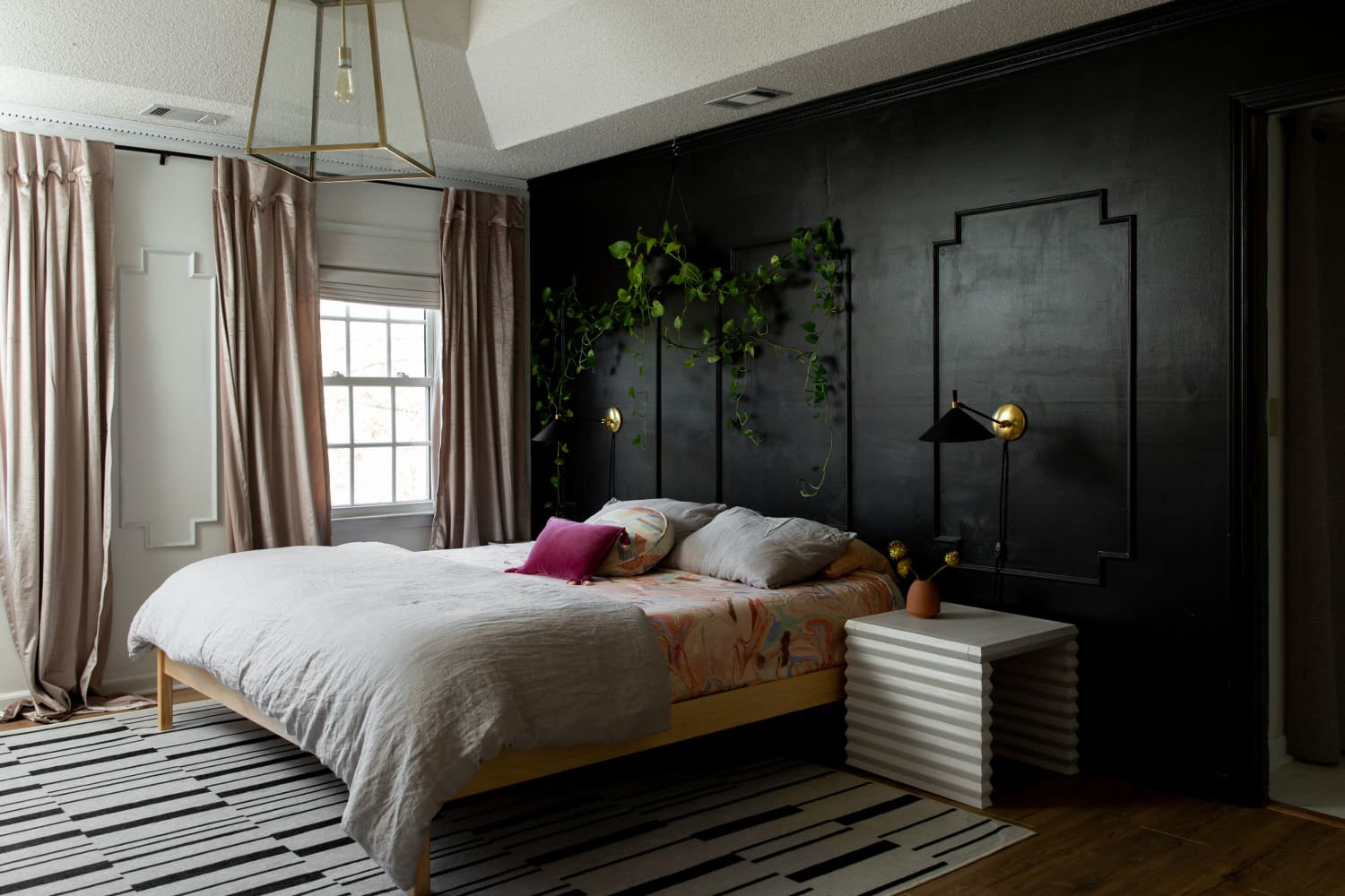 Tasteful Decorating with Black and Brown Fabrics - Fabric Resource