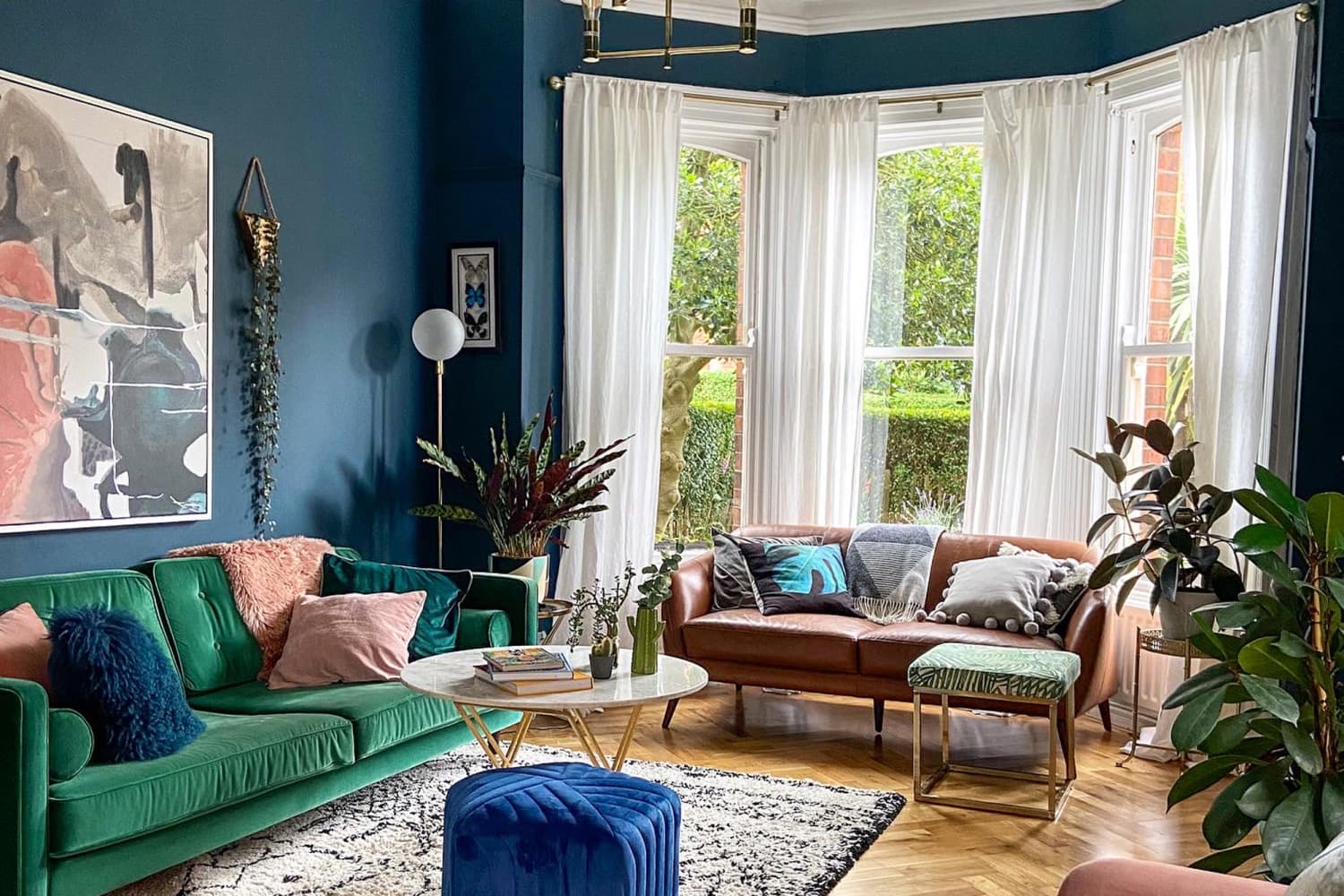 Mixing and Matching Colorful Couches to Your Living Room Rug