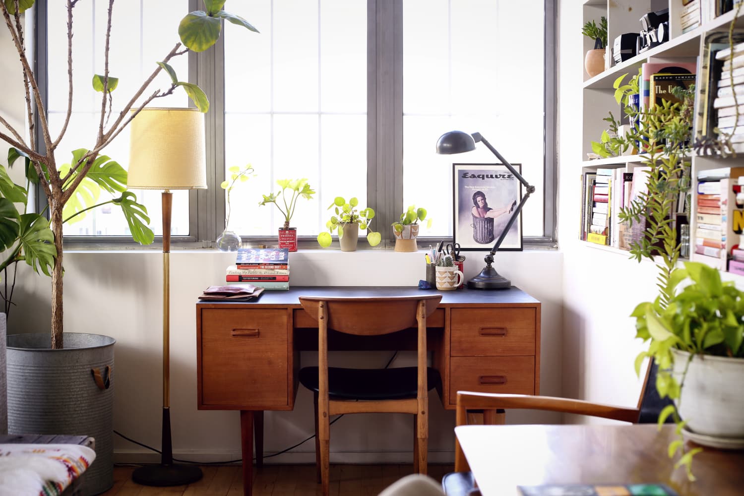 10 Beautiful, Modern, Classic Work From Home Essentials - Setting