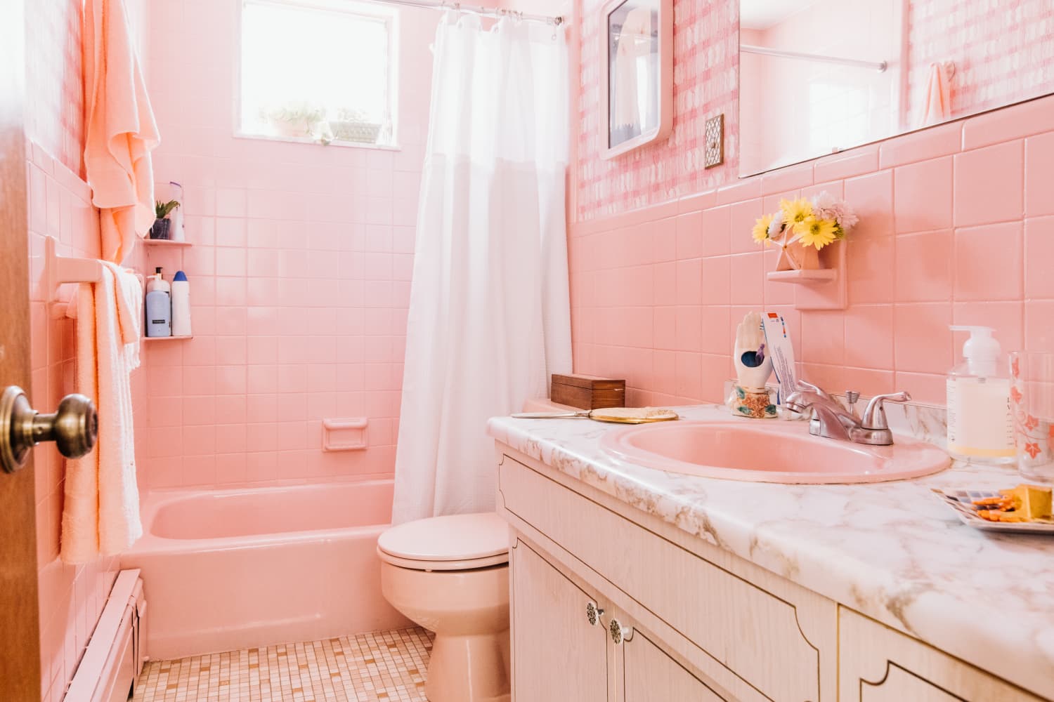 This 118-Year-Old Home Has a Retro Bathroom Feature That's So Small-Space-Friendly