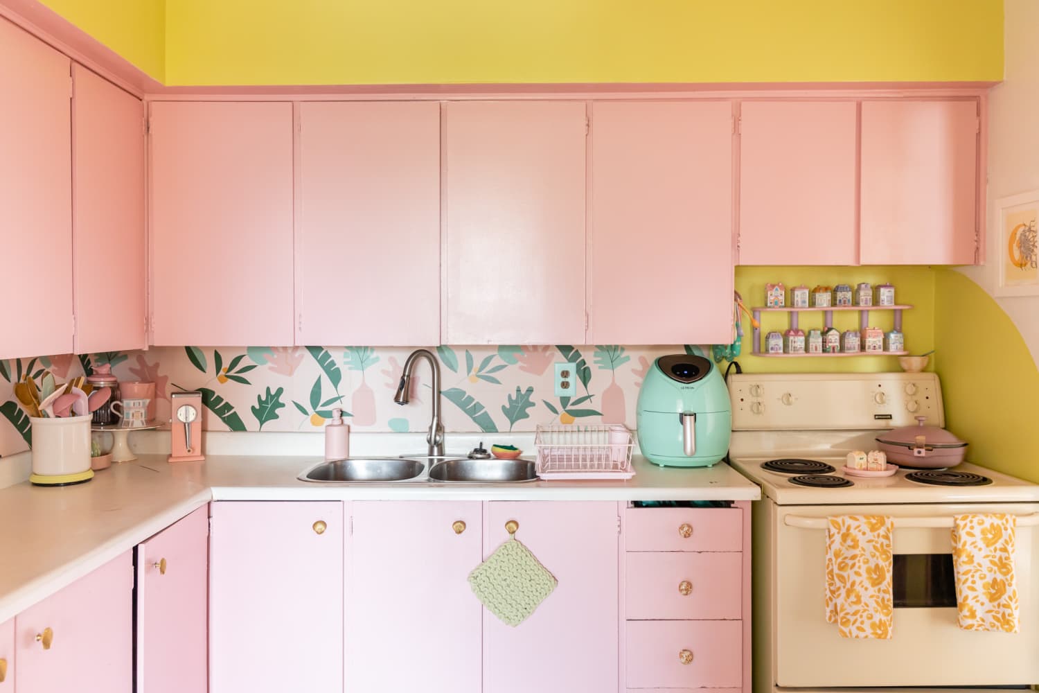 Barbiecore Kitchen Essentials: 10 Trendy Pink Products