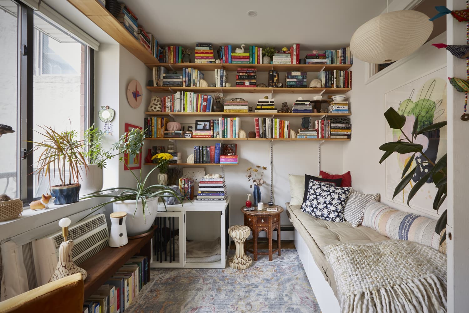 This Small Apartment Has A Yoga Wall And A Coffee Bar - ᐅ