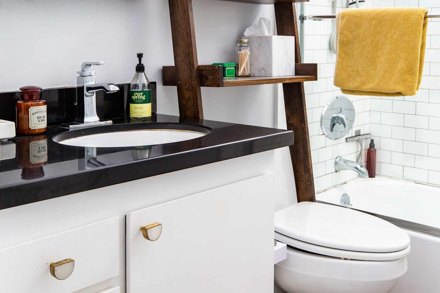 Why You Should Put a Kitchen Utensil Holder in Your Bathroom (It's Smart!)