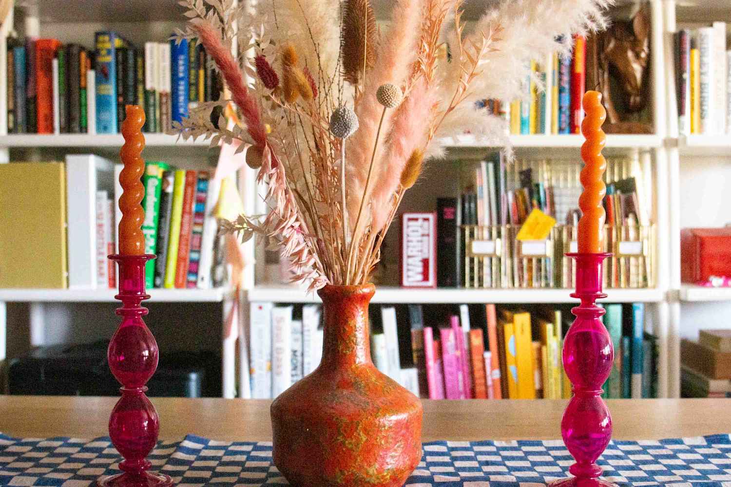 7 Clues Antique Decor Is Actually Valuable, According to Experts