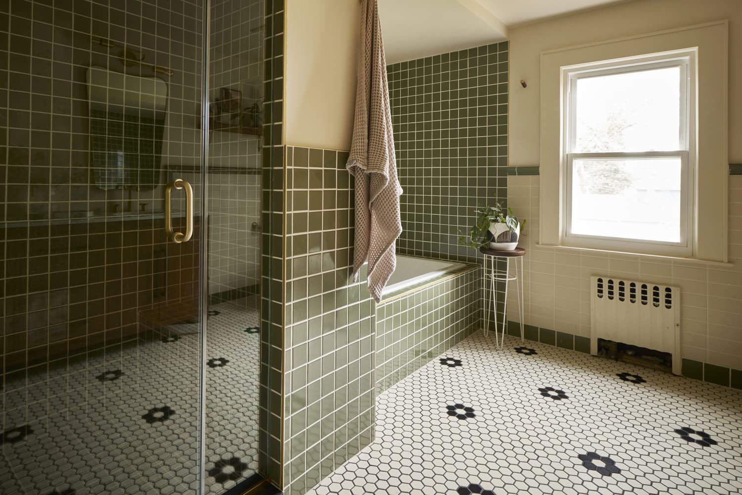 This Stylish Trash Can Is "Perfect" for Small Spaces (and Gives Art Deco Vibes!)