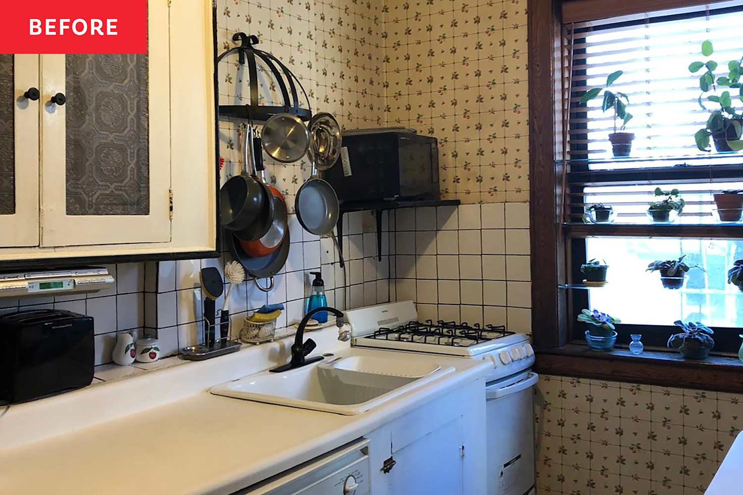 This "Tired" 1940s Kitchen Gets a Gut Reno That's Inspired by Greece