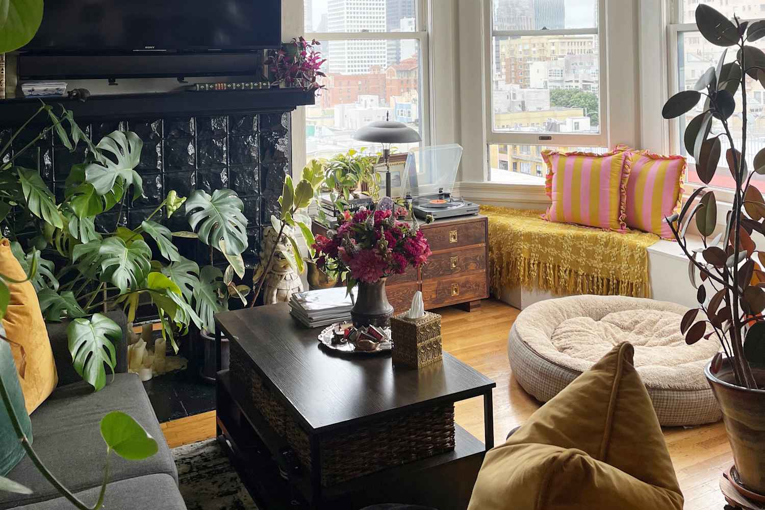 This San Francisco Rental Has the Dreamiest Window Seat Overlooking the City