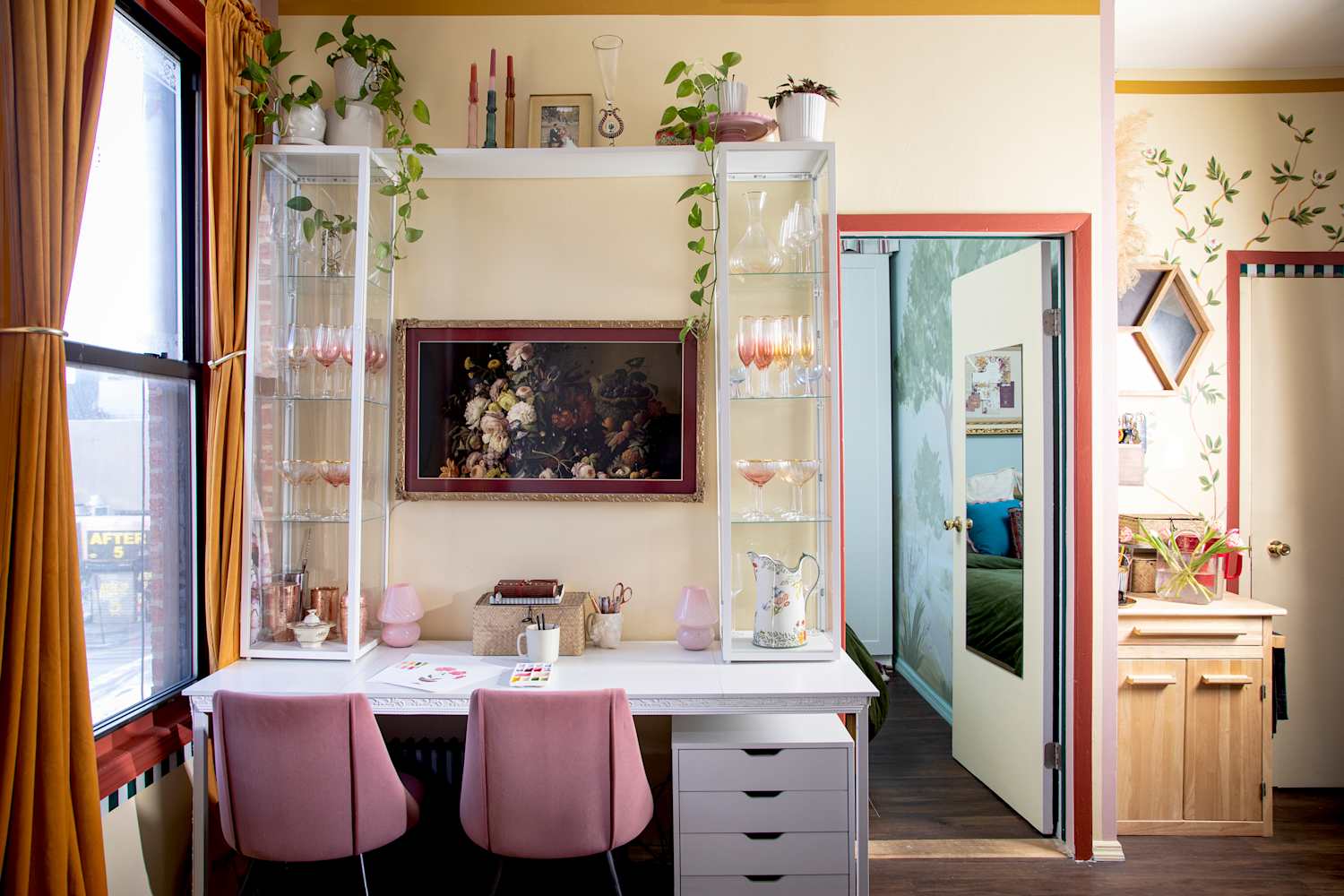 This Cheap Paint DIY Faked Crown Molding So Convincingly