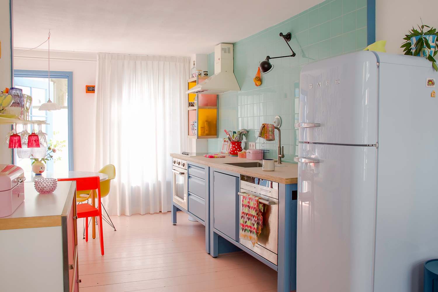 I’m Re-Creating This ’90s Tech Trend in My Kitchen Right Now