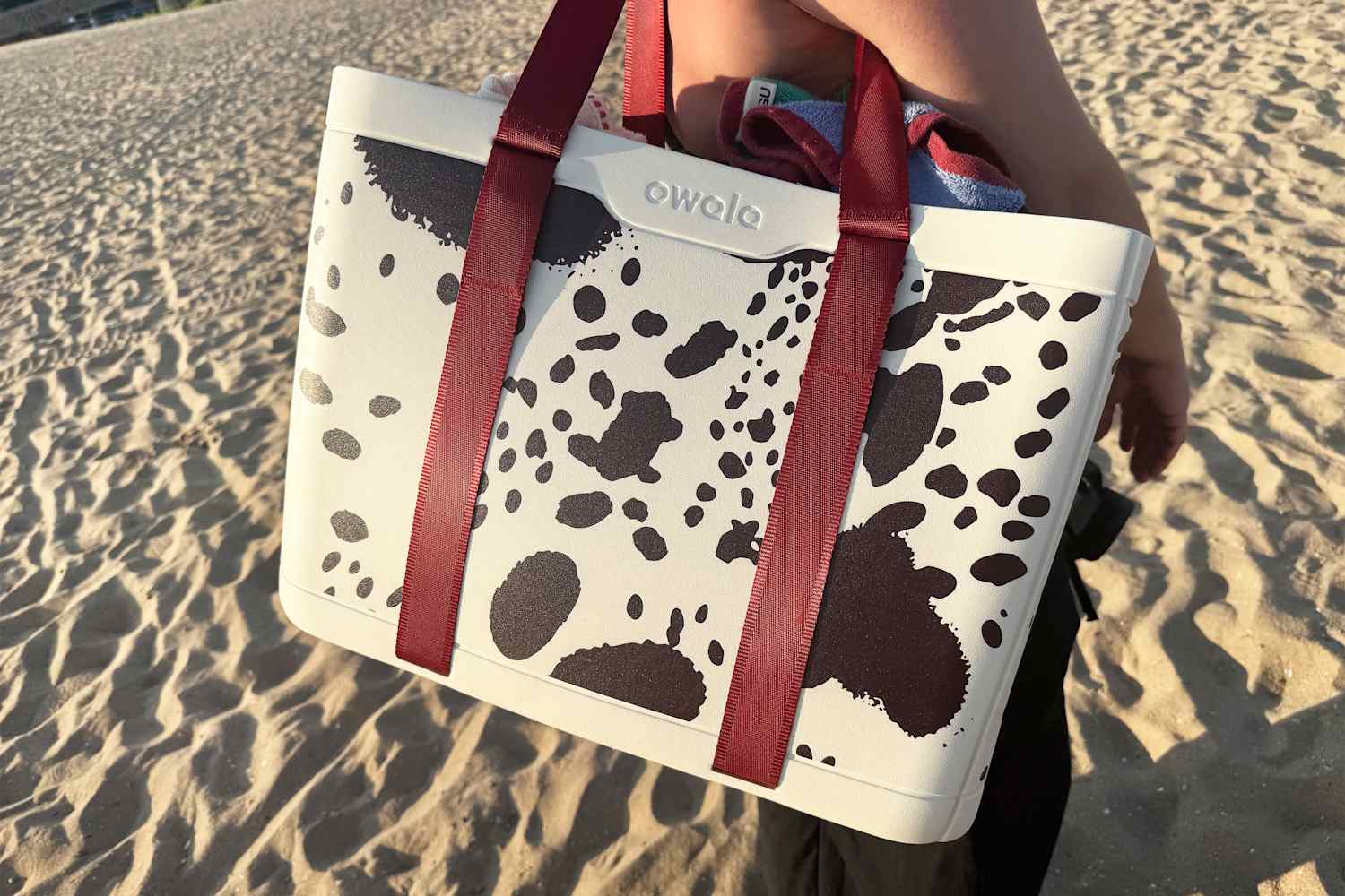 This Collapsible Tote Is My “Mary Poppins” Beach Bag