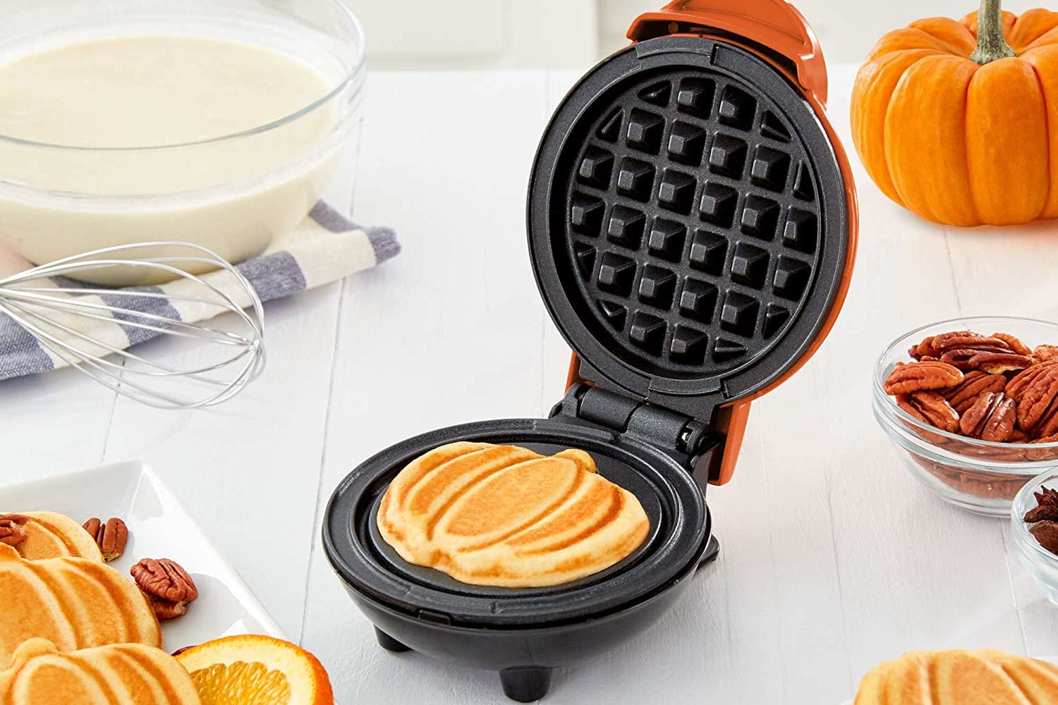 https://cdn.apartmenttherapy.info/image/upload/f_auto,q_auto:eco,c_fill,g_auto,w_1500,ar_3:2/at%2Fnews-culture%2F2019-10%2Fpumpkin-waffle-maker-inside