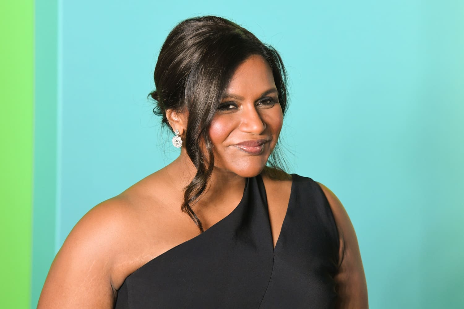 Mindy Kaling’s Draped Tufted Sofa Is the Most Luxurious Thing You’ll See All Day