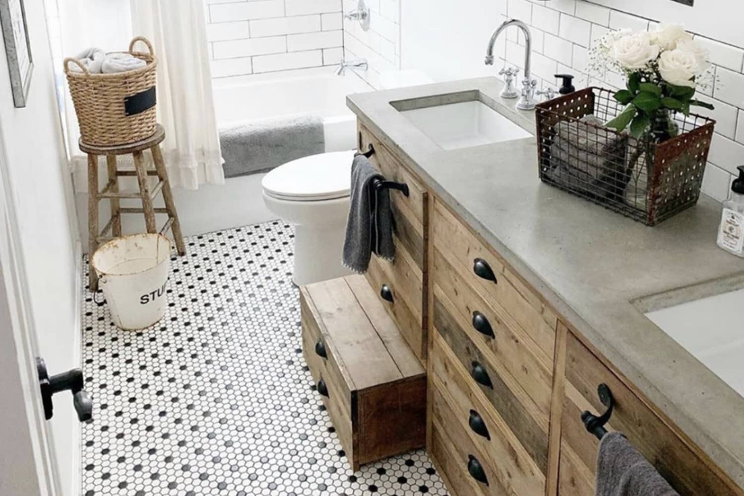 20 Reasons Farmhouse Bathroom Decor Is Always A Good Idea