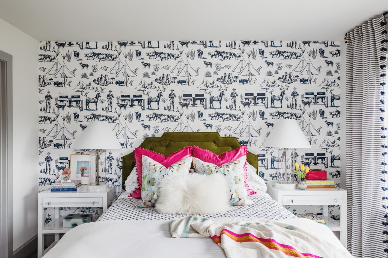Here's How To Style A Decorative Throw Blanket That Doesn't Fully Cover  Your Bed | Apartment Therapy