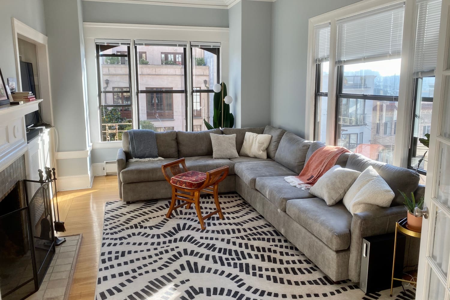 How to Decorate a Living Room Without a Coffee Table | Apartment Therapy