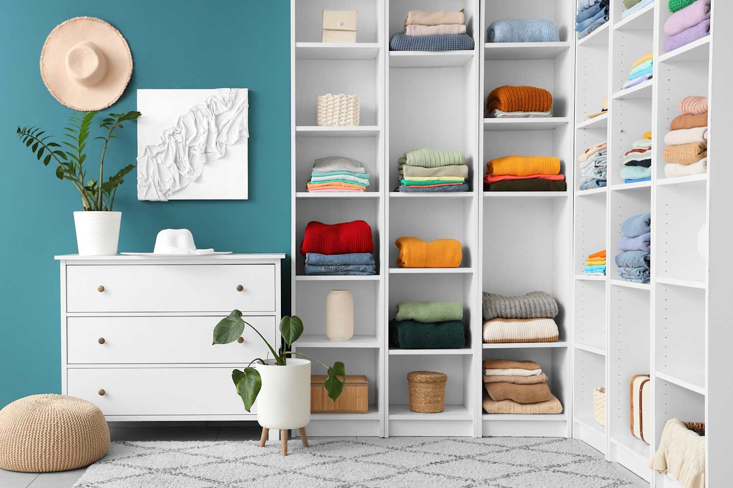 10 Layouts Pros Use to Make Closets Effortlessly Organized