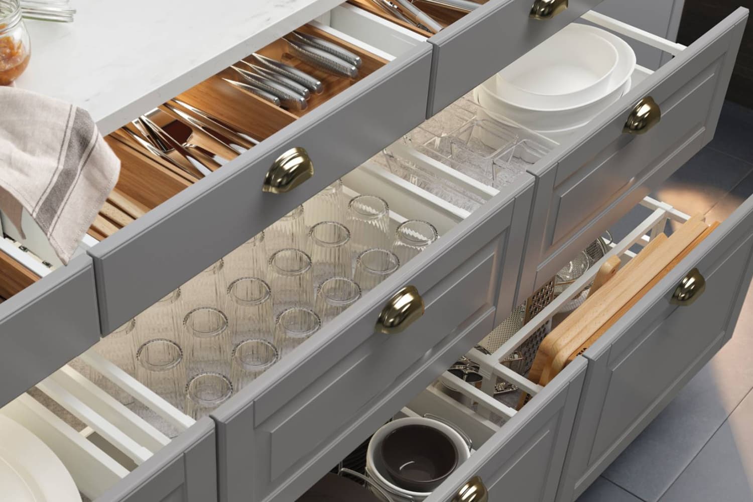 Storing plates in drawers store