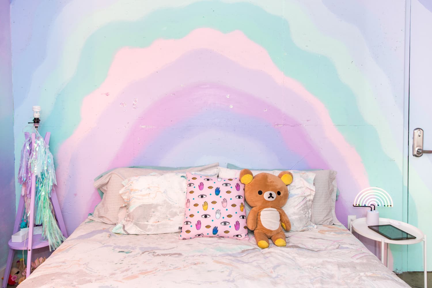 The Best Y2KThemed Bedroom Is on TikTok Apartment Therapy
