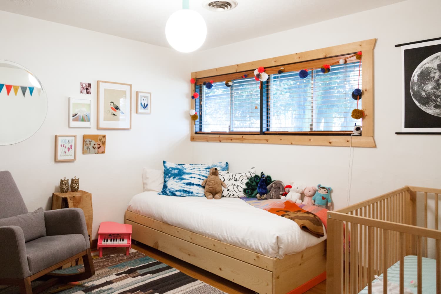 Crib with shop trundle bed underneath
