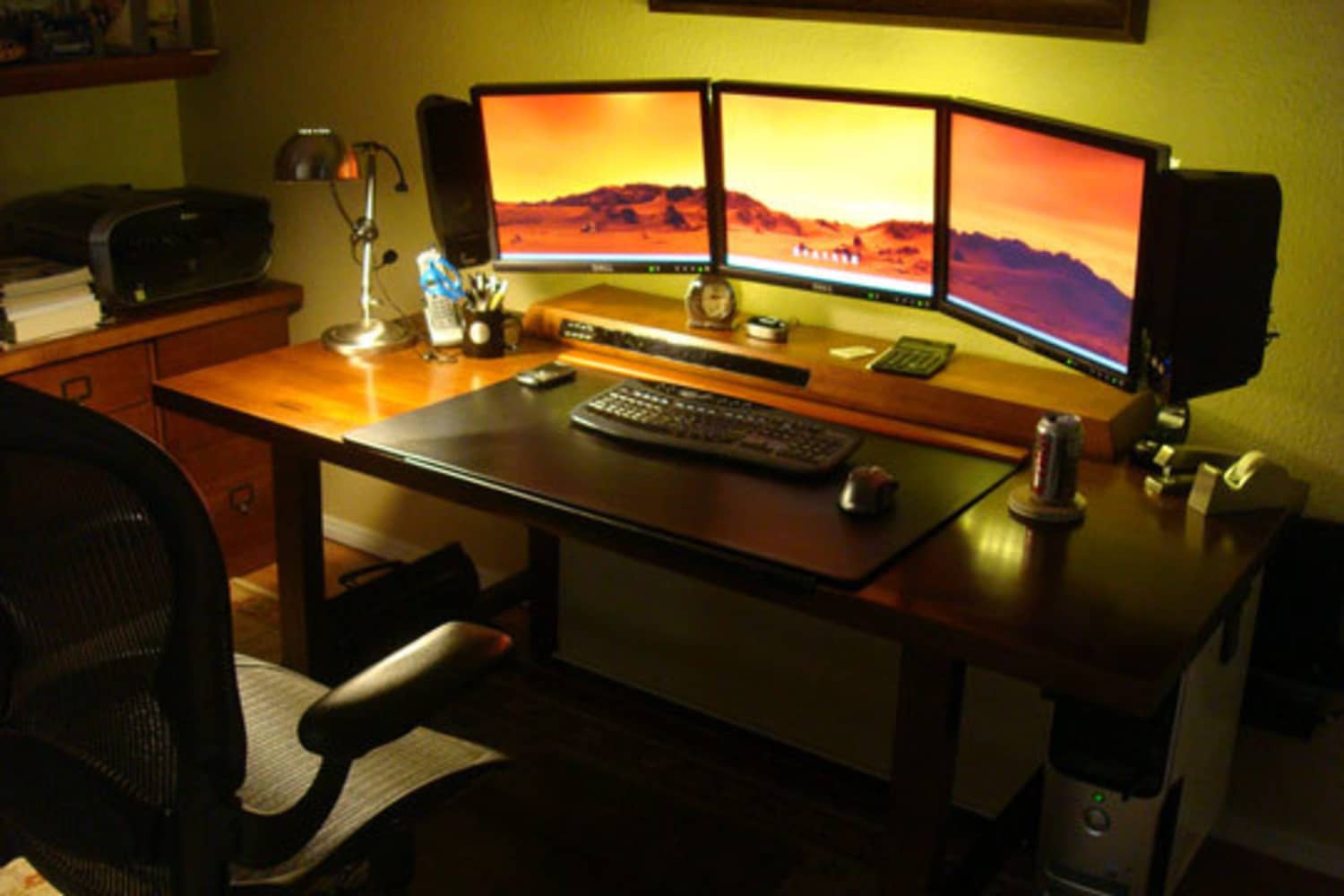 Computer desk for shop 3 monitors