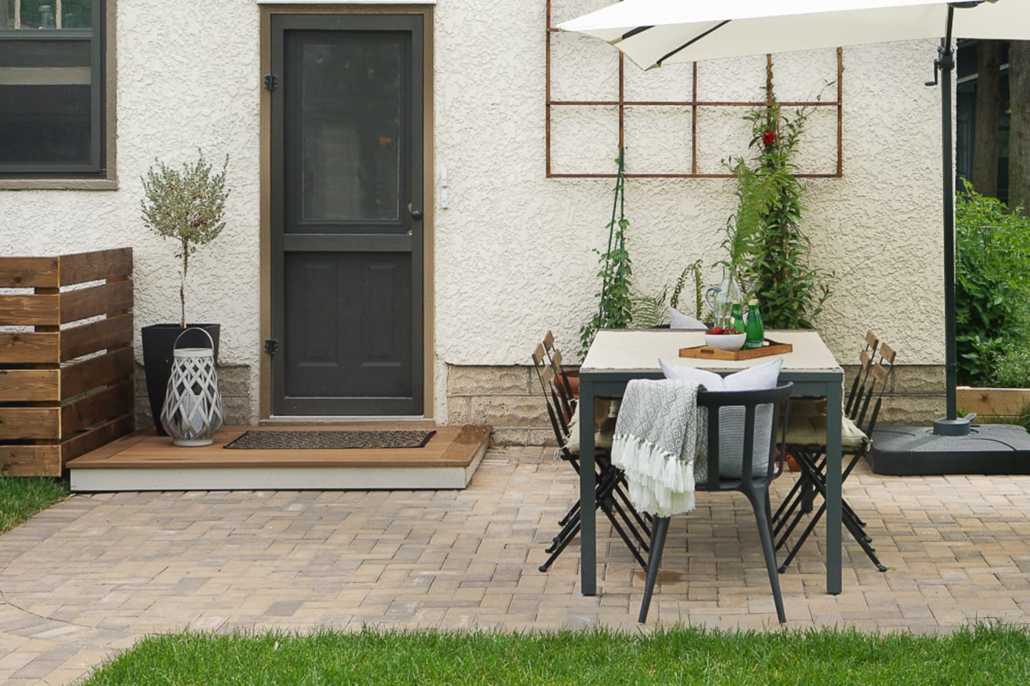 How to lay a brick patio sale