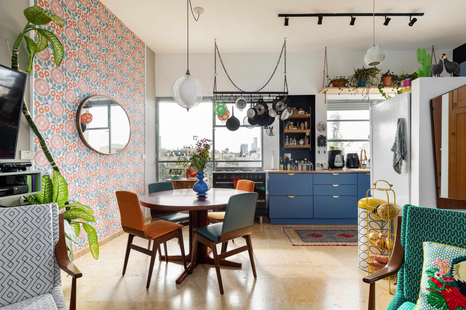 Renter Solution's Colorful Rental Apartment Decor | Apartment Therapy