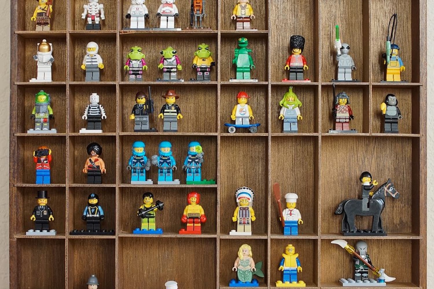 Lego minifigures storage outlet