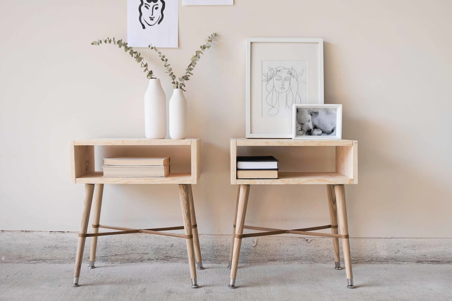 Nightstand outlet with legs