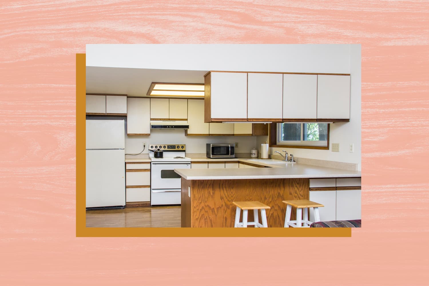 My WhiteandWood Kitchen from the ‘90s Are Actually Great