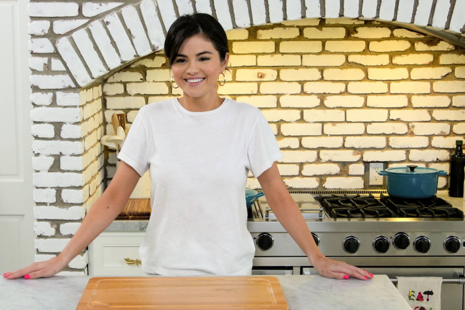 Glimpse Selena Gomez's Kitchen in "Selena + Chef" Trailer | Apartment
