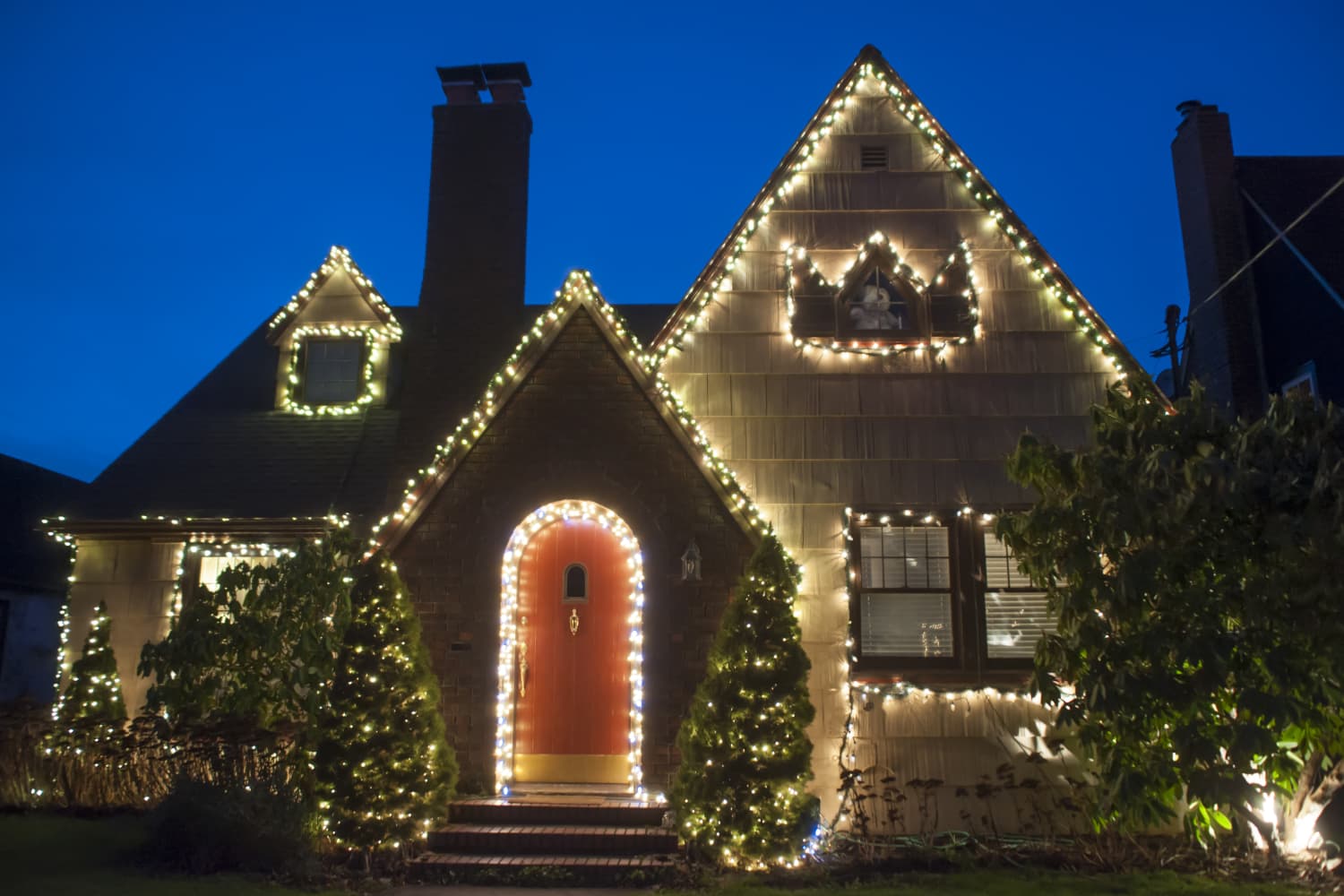 How to Hang Holiday Lights on Your Home's Exterior Apartment Therapy