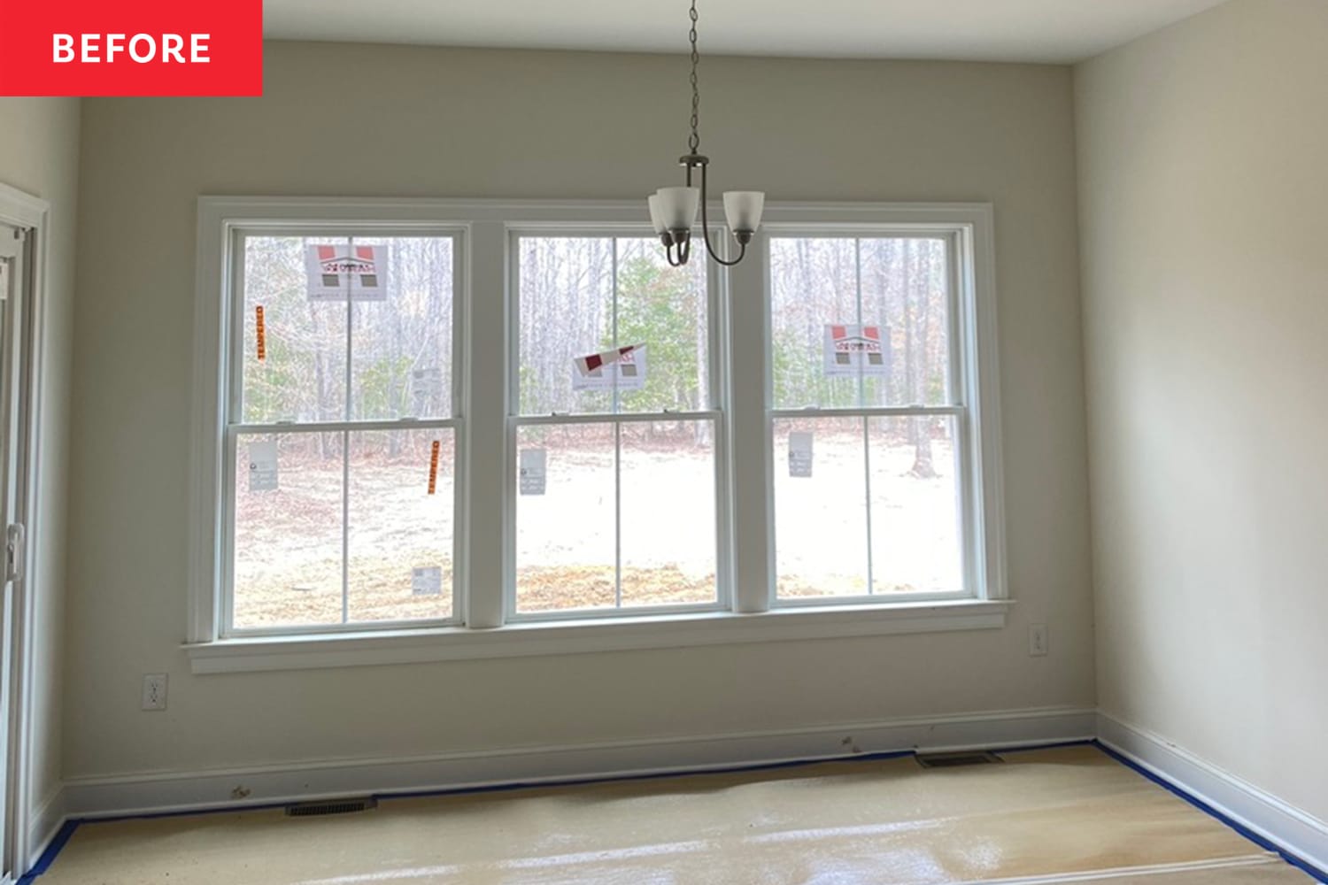 Before & After: Gorgeous Floral Wallpaper Instantly Brightens a “Dull, Boring” Breakfast Nook