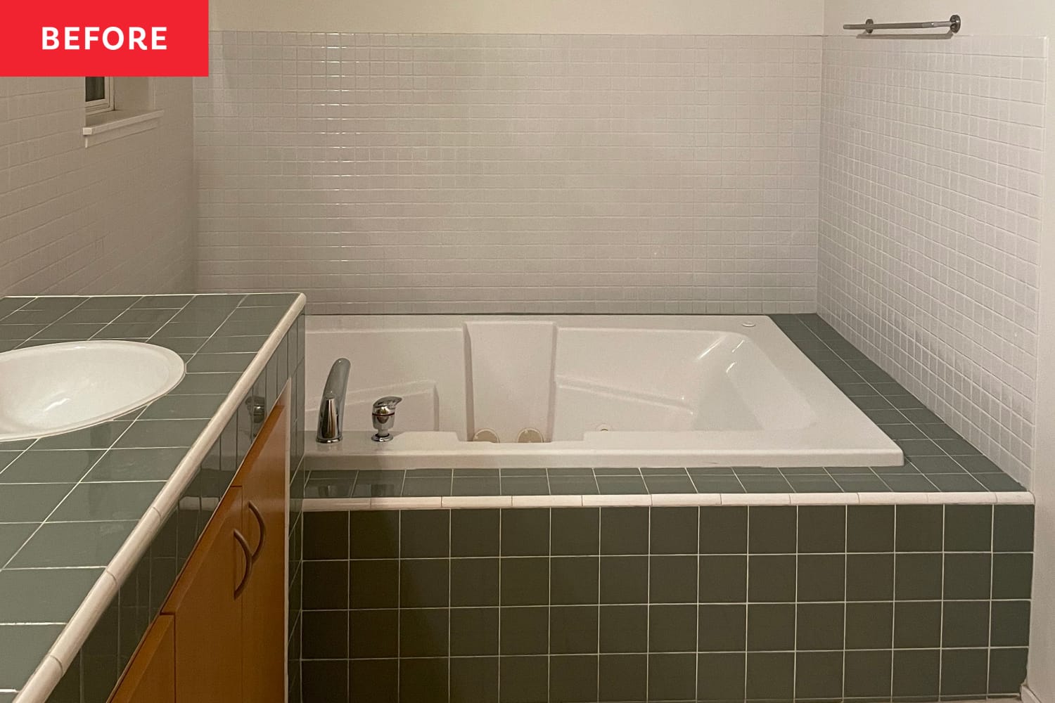 A “Plain & Dated” Bathroom Gets a Dramatic Tile Makeover Apartment