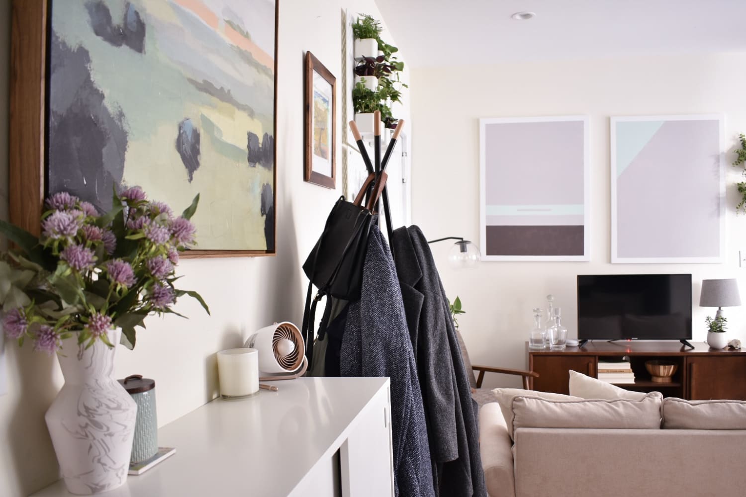 Photo inspiration: Picture Idea: Kylie Repasy 310 Square Foot Studio Apartment Tour