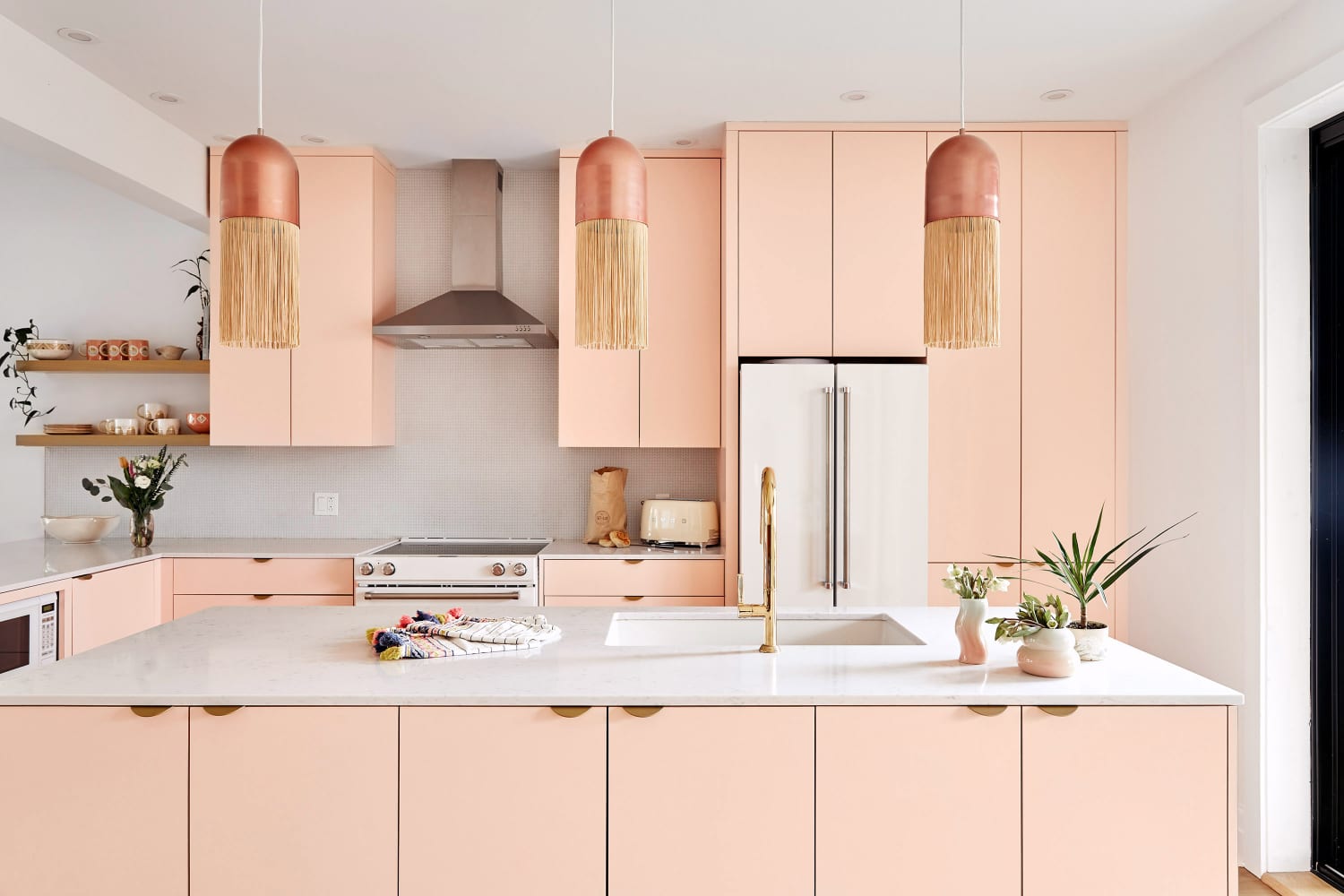 27 Pink Kitchen Ideas That’ll Add Personality to Your Home | Apartment ...