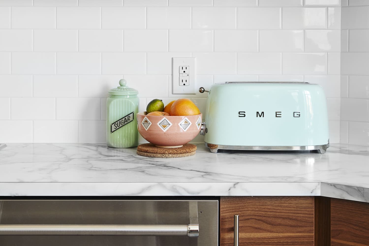 This Simple-yet-Effective Cleaning Method Promises to Keep Your Cabinets and Doors Looking Brand New for a Year