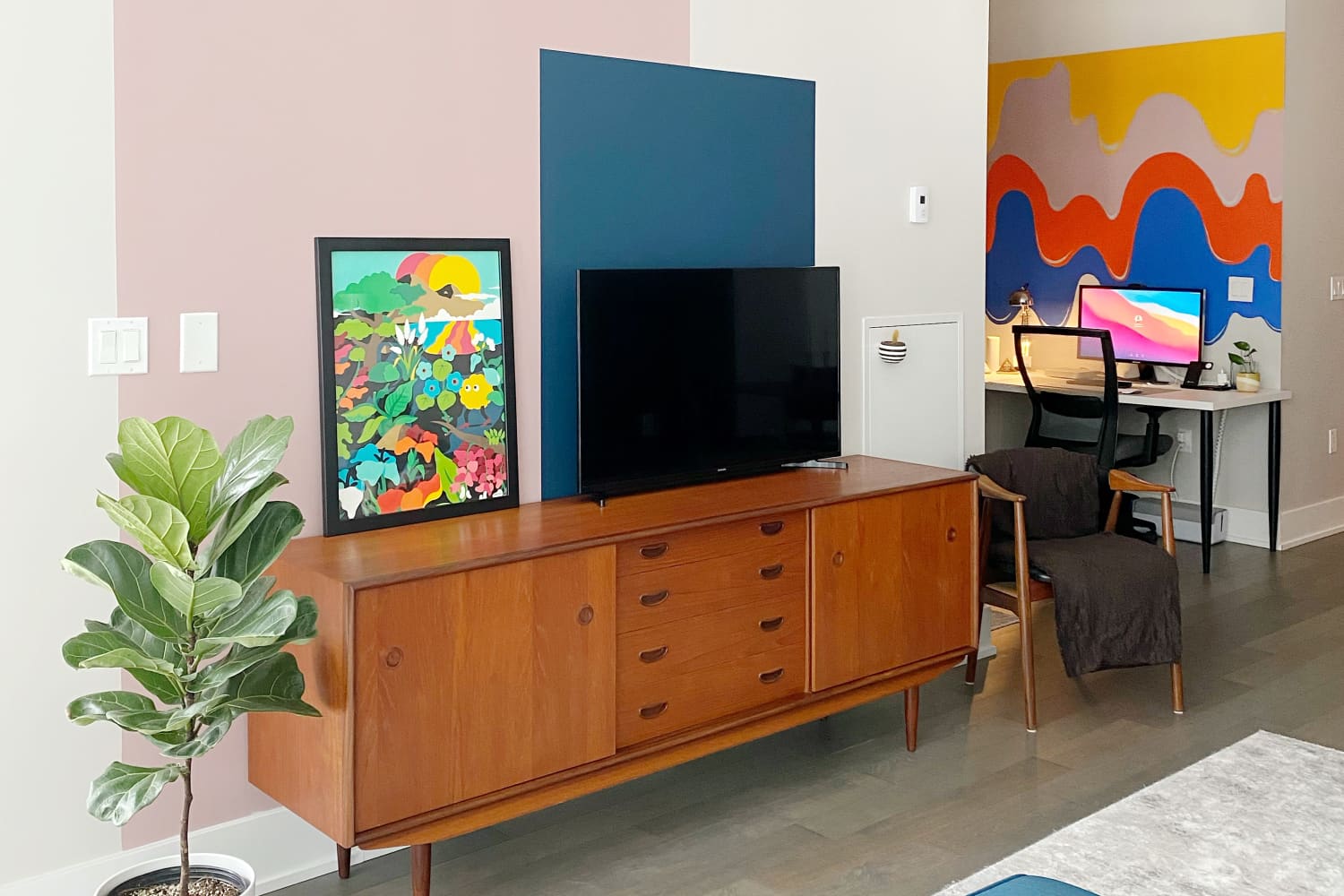 Photo inspiration: Textured Apartment Bedroom Decor With Color Blocking Reference: This Rental Shows How To Use DIY Color Blocking To