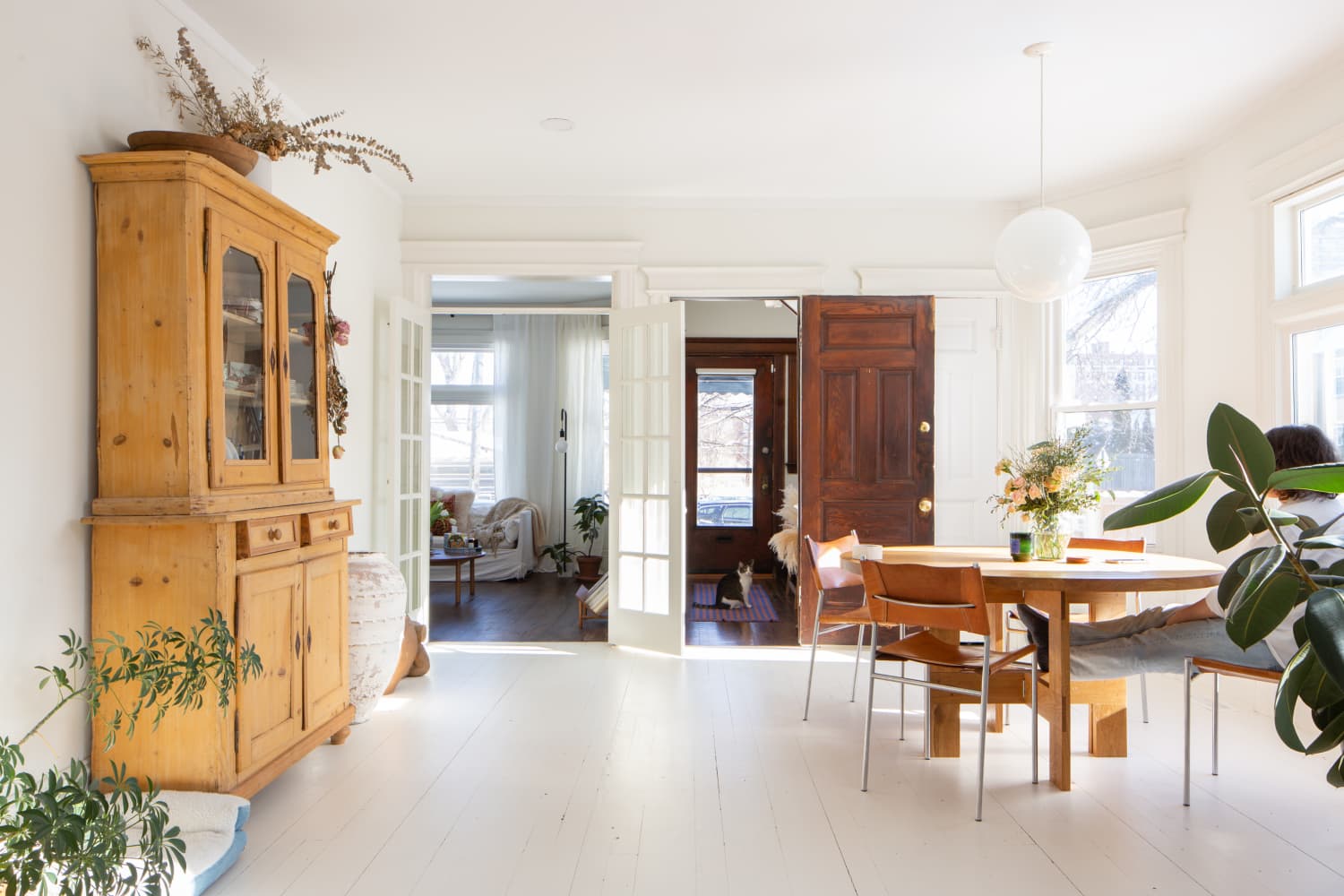 What Is a Hutch? | Apartment Therapy