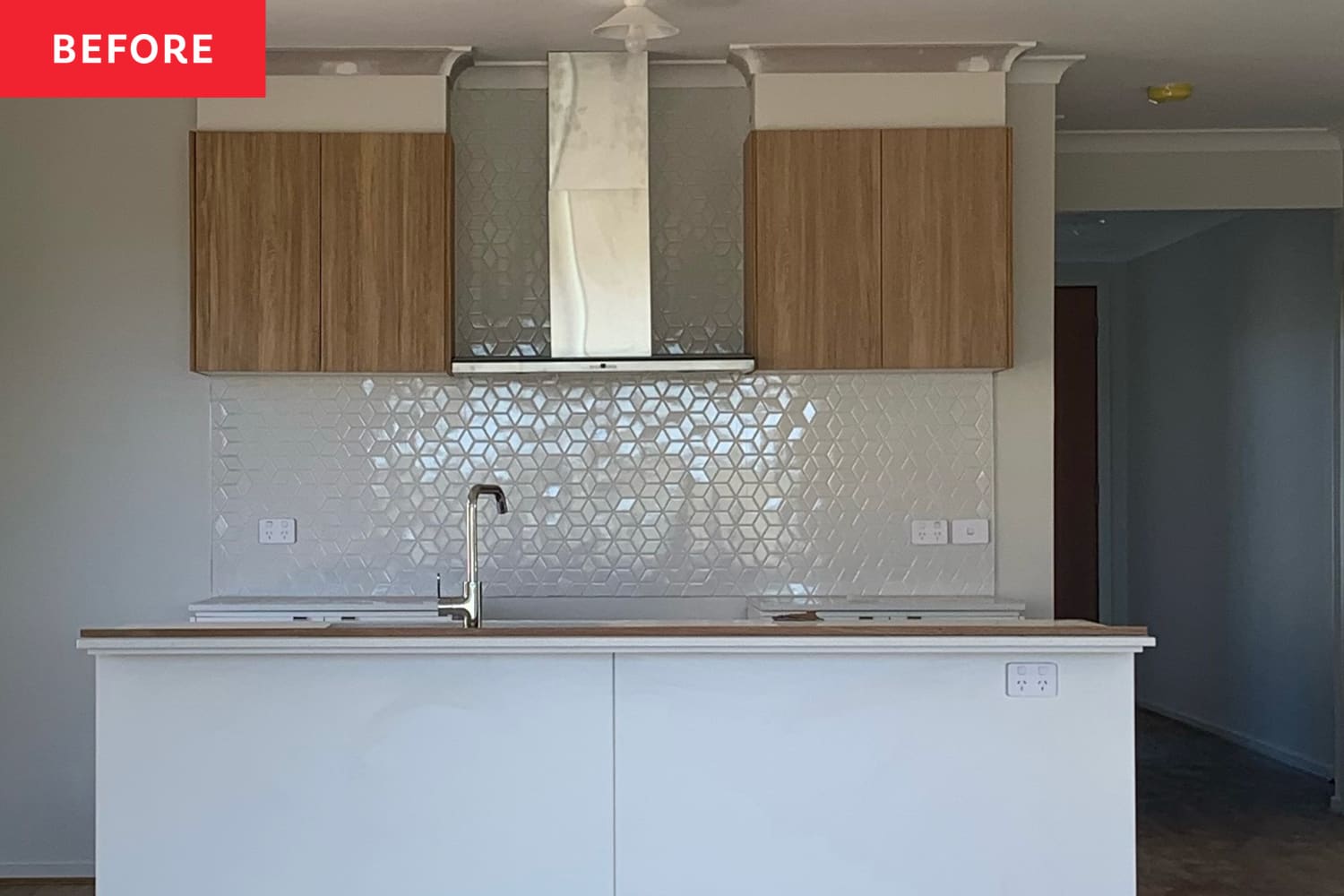Before & After: This 0 Cabinet Makeover Brings the Drama to a “Dull, Basic” Kitchen