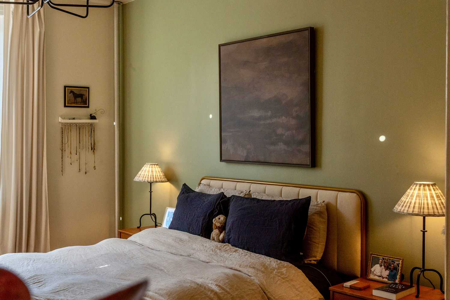 See Inside a NYC Pre-War Apartment Transformed with Paint | Apartment ...