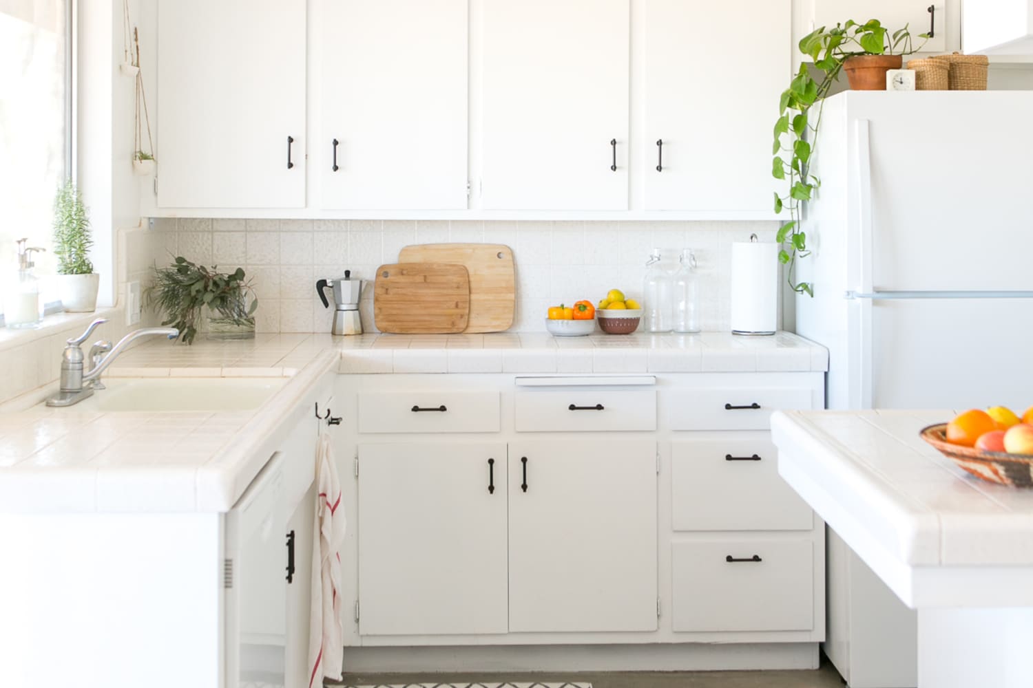 “Sand” Is the New Neutral Kitchen area Cupboard Colour Alternate to White and Gray