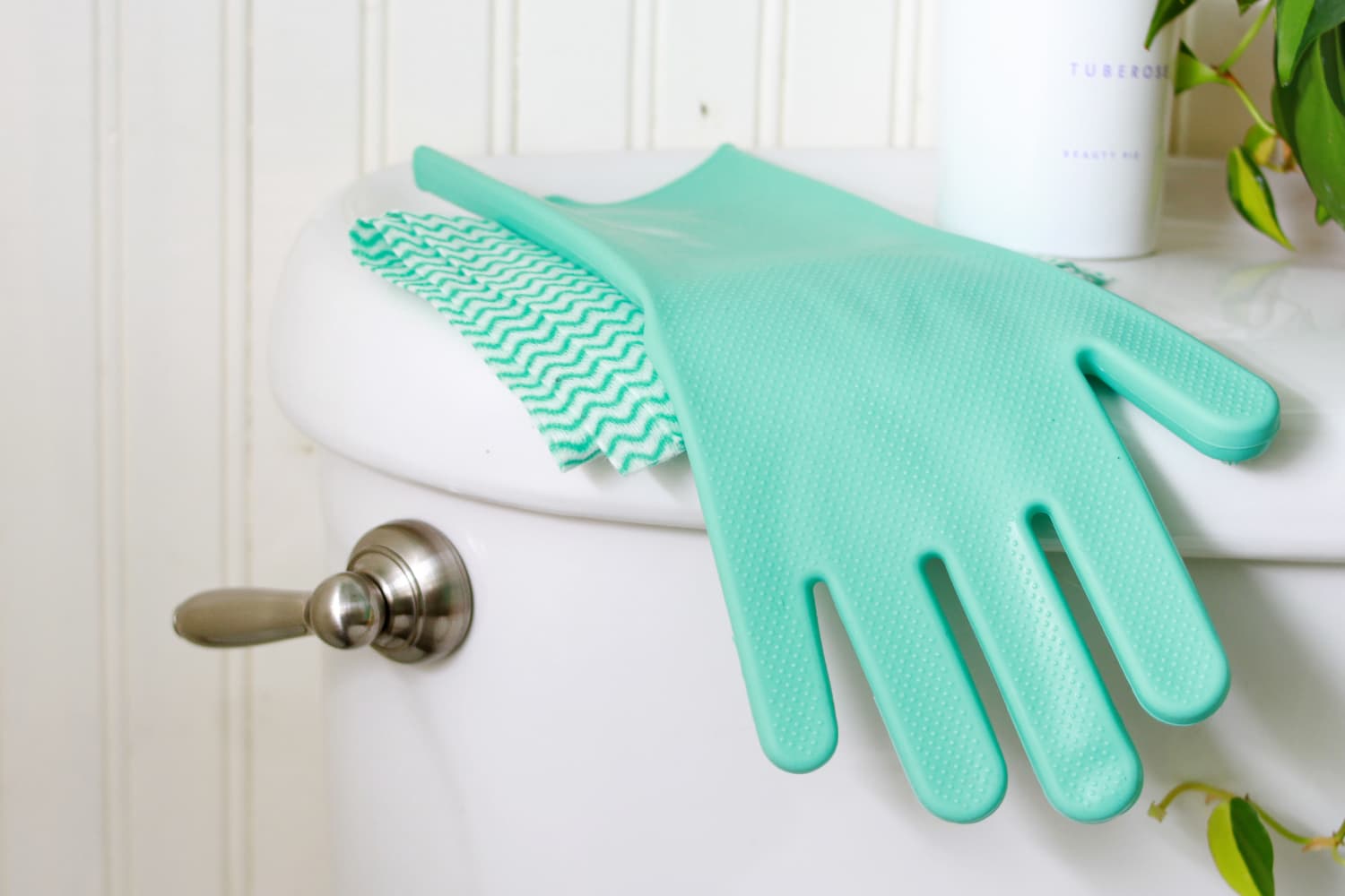 A Better Alternative to the TikTok Dryer Sheet Hack for Cleaning