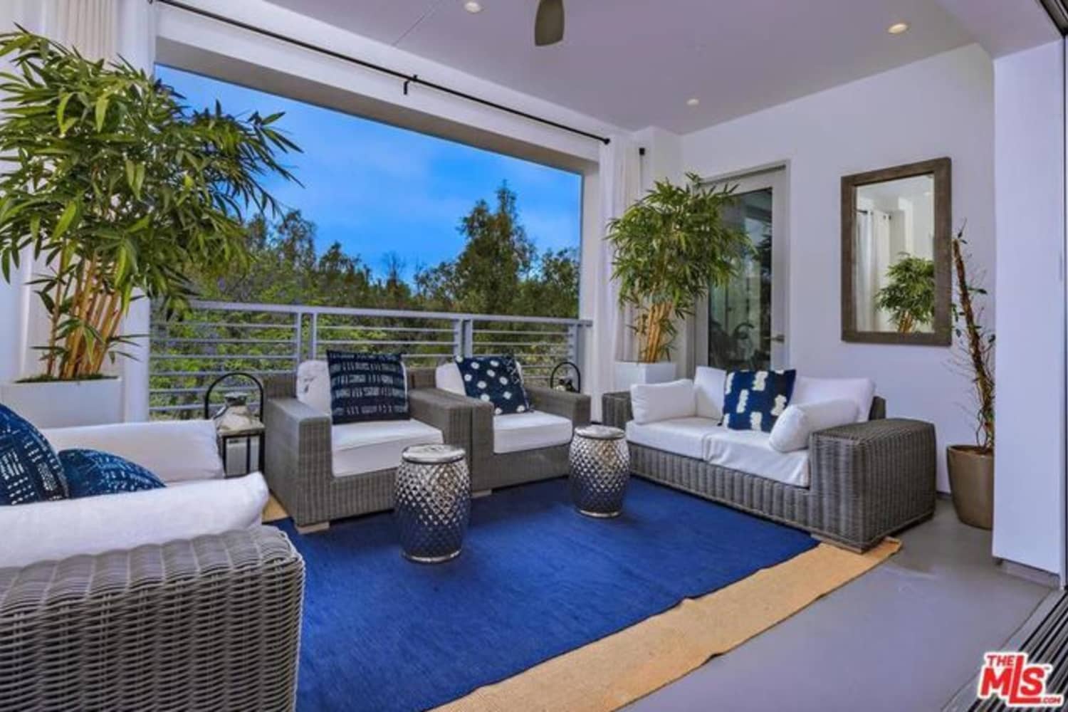 Michael Strahan Lists His Luxe Beverly Hills Condo For 44 Million Flipboard 