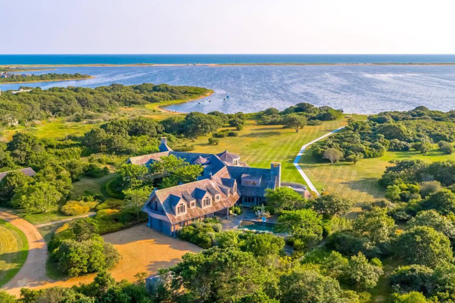 Barack Michelle Obama Vacation House Photos Apartment Therapy   1obamas Marthas Vineyard House