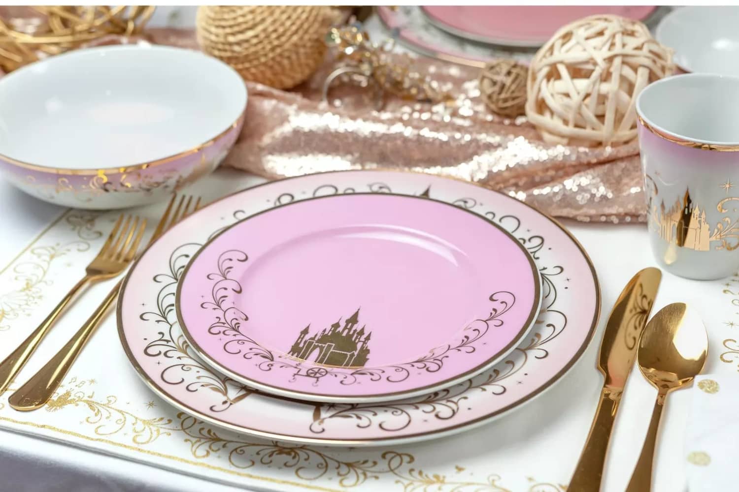 Disney dinnerware hot sale for adults