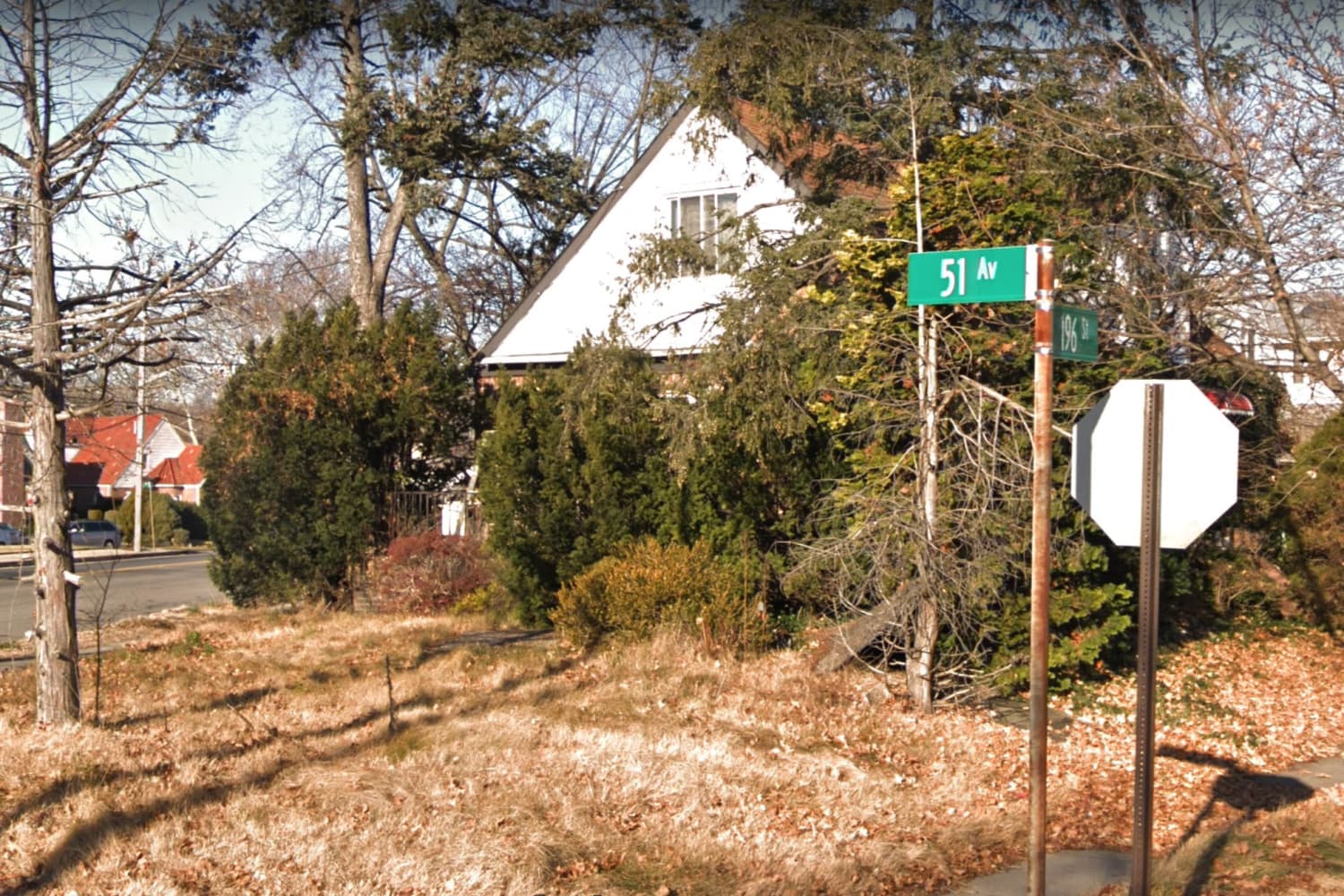 This uninhabitable NYC fixer upper is listed at 829K and Twitter has