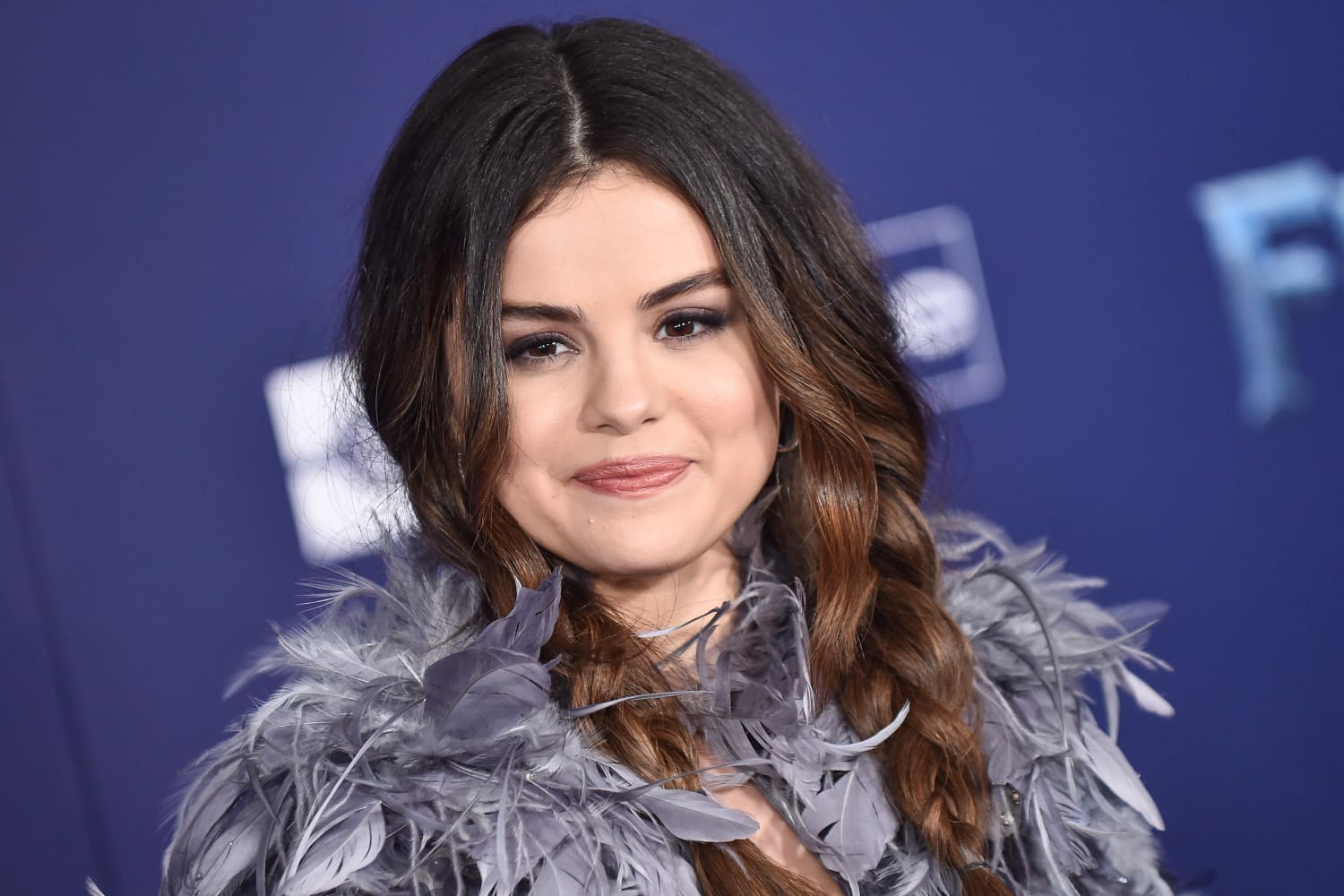 Selena Gomez Gives Glimpse of Backyard in ‘Vogue’ Cover